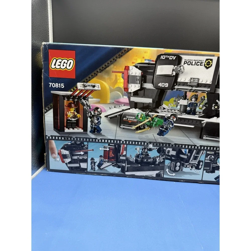 LEGO The LEGO Movie: Super Secret Police Dropship (70815) 100% Complete W/Minifi